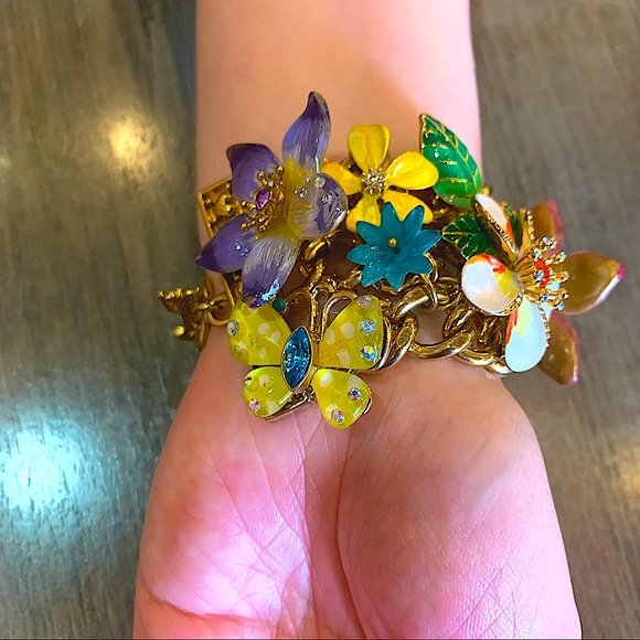 Authentic Betsy Johnson tropical floral bracelet in rainbow colour 🌺🌼🌸🌻🌷🌈 - Picture 3 of 12